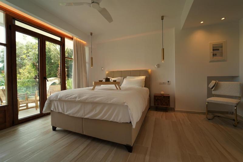 Bella Vista Hotel Studios & Apartments - image 4