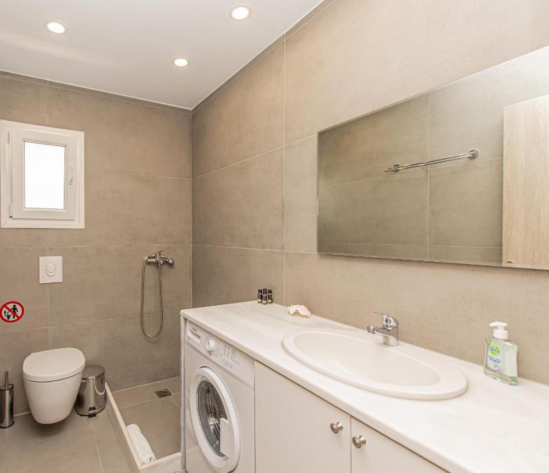 Suite with Sea View image 2