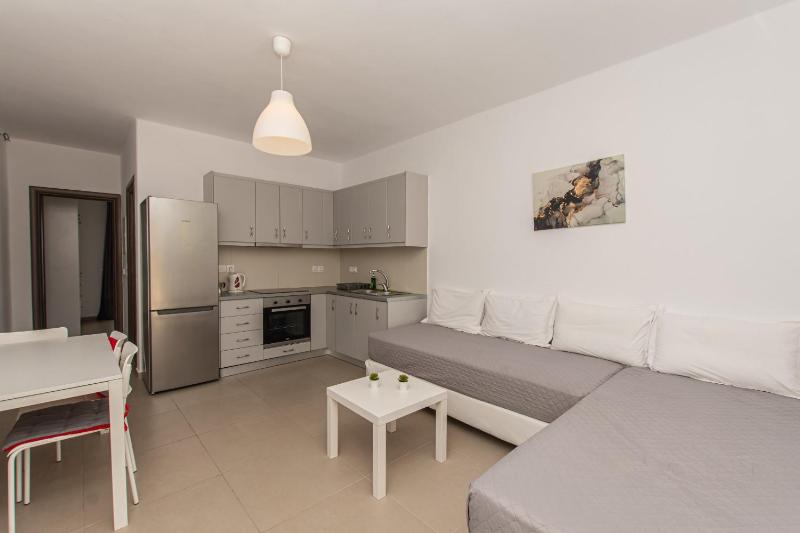 Studio Apartment with Sea View image 2