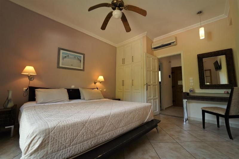 Bella Vista Hotel Studios & Apartments - image 6