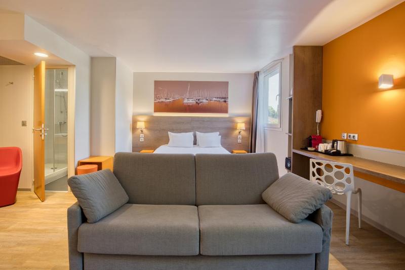Junior King Suite with Sofa Bed and Pool View image 4