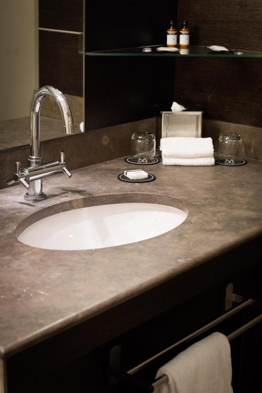 Deluxe Double or Twin Room image 2