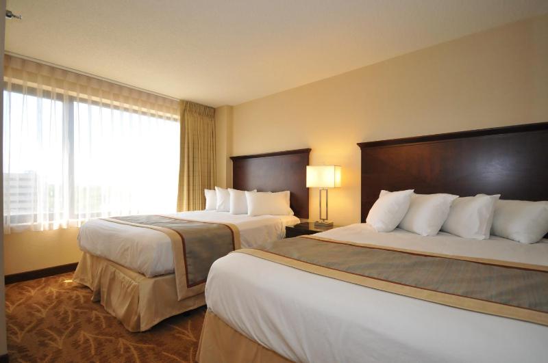 Standard Queen Room with Two Queen Beds image 2
