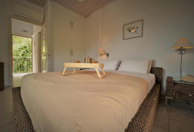 Bella Vista Hotel Studios & Apartments - image 23