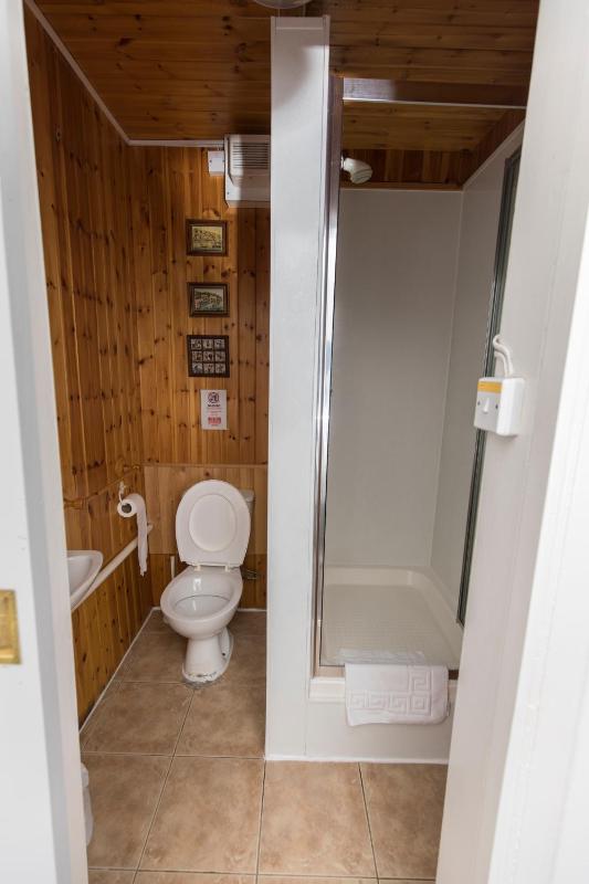(Lower Ground) Family Room En-suite  image 2