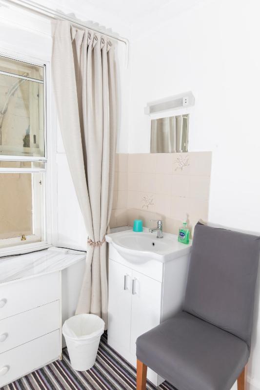 (Lower Ground) Single Room with Shared Bathroom   image 2