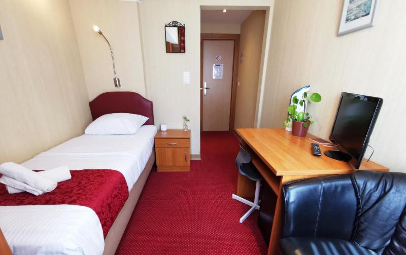 Classic Small Single Room image 3