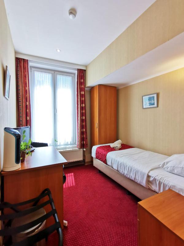 Small Single Room image 2