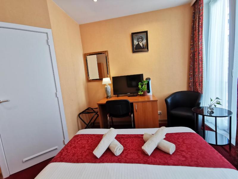 Classic Small Double Room image 3