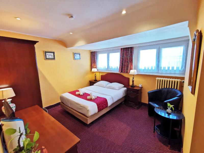 Classic Small Double Room image 4