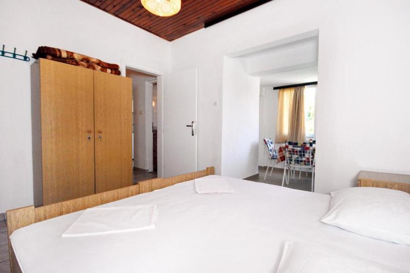 One-Bedroom Apartment with Balcony image 2