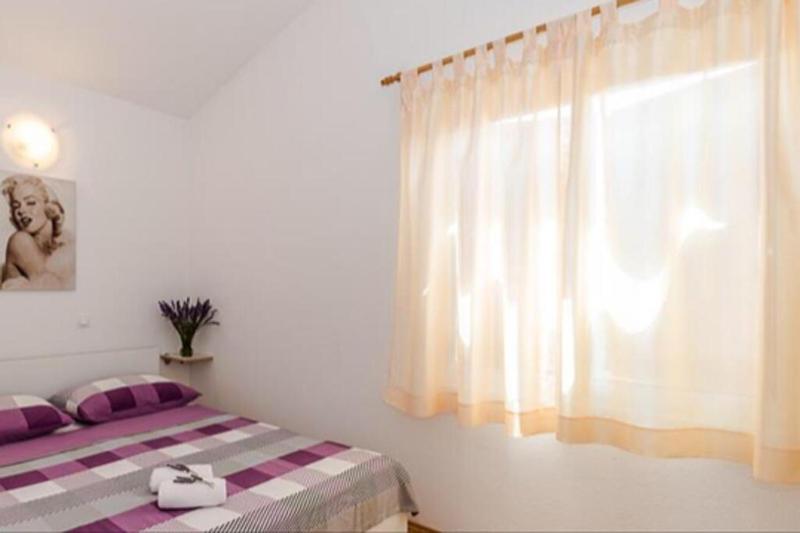 One-Bedroom Apartment with Balcony and Sea View image 1