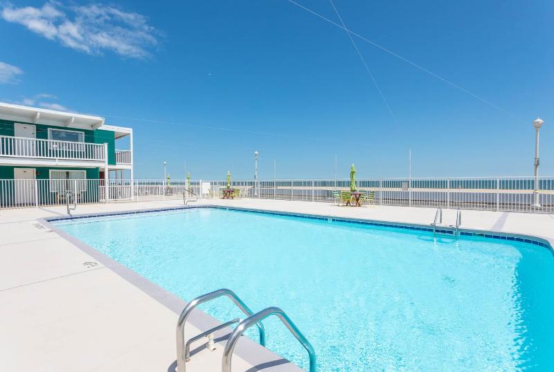 Fish Tales Boardwalk Inn & Ocean Mecca Motel - image 2
