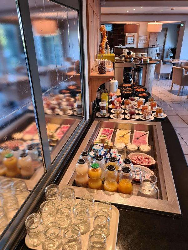 Standard Quadruple Room image 2