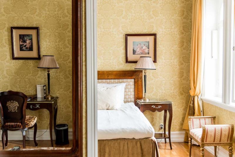 Executive Room image 2