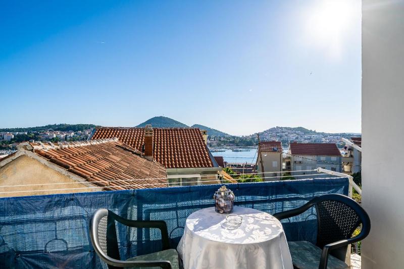 One Bedroom Apartment with Balcony and Sea View image 2