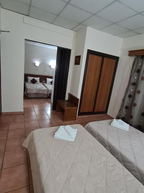 Metropole Hotel - image 2