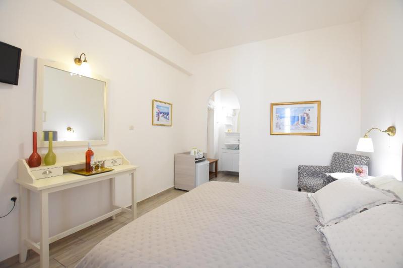 Twin Room with Garden View image 4