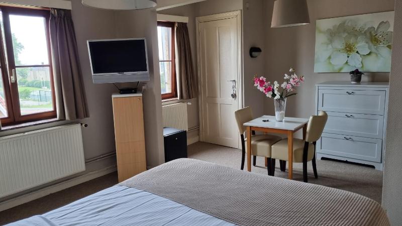 Budget Double Room image 4