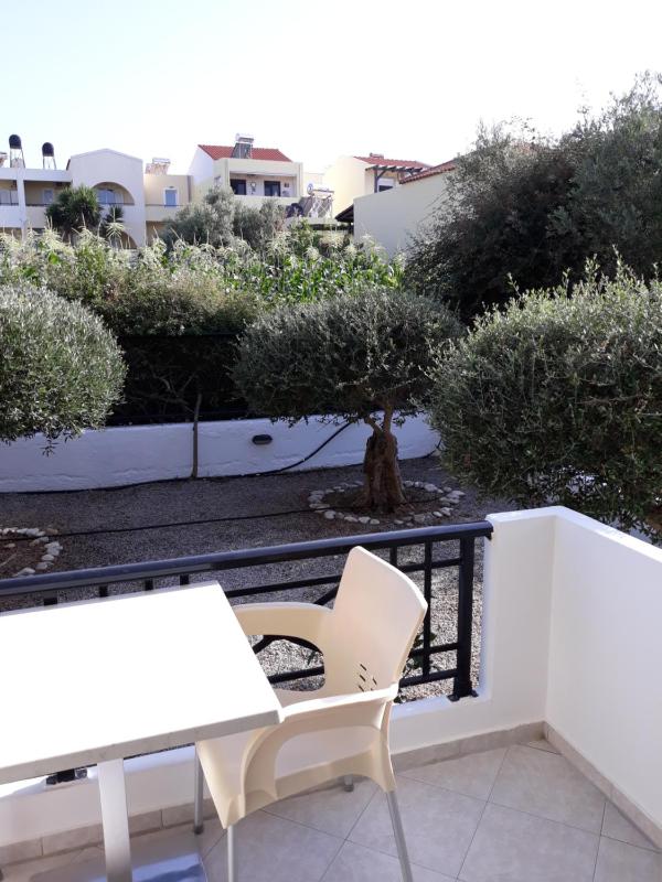 Studio with Gardens or Mountains View image 1