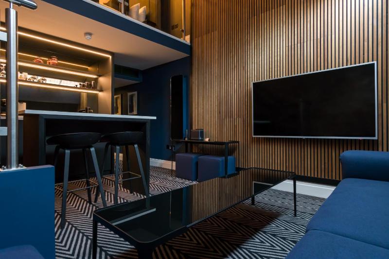Penthouse Suite image 1