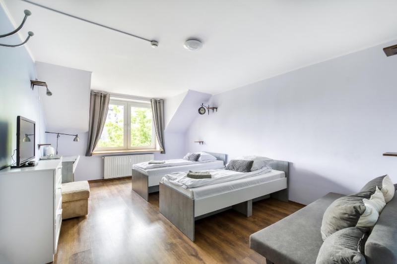 Standard Twin Room image 3