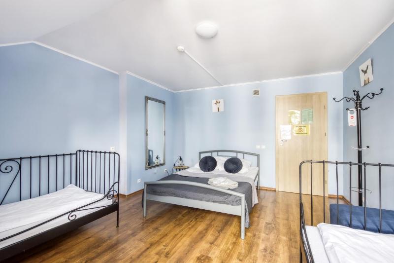 Basic Triple Room image 2