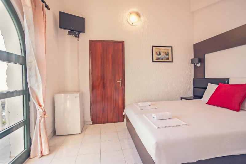 Comfort Triple Room image 2