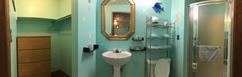 Queen Room image 2