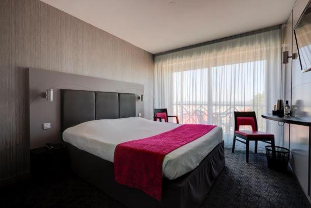 Superior Double Room with Sea View image 3