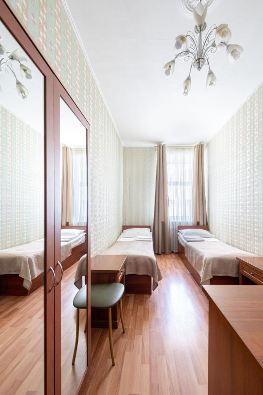 Twin Room image 3