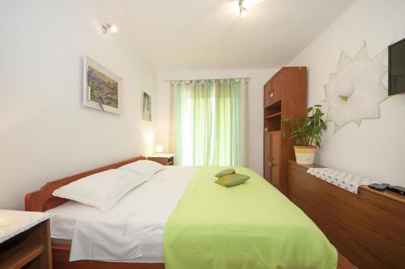 Comfort Two Bedroom Apartment with Terrace image 2