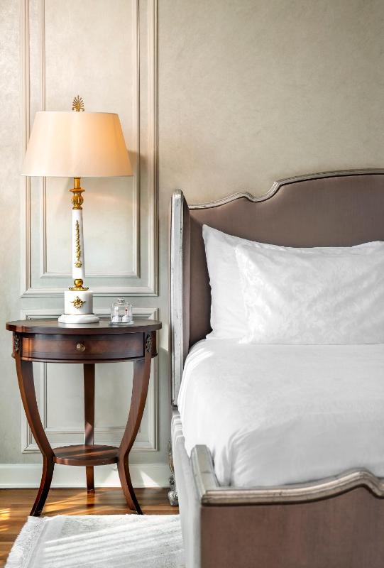 One-Bedroom Suite image 3