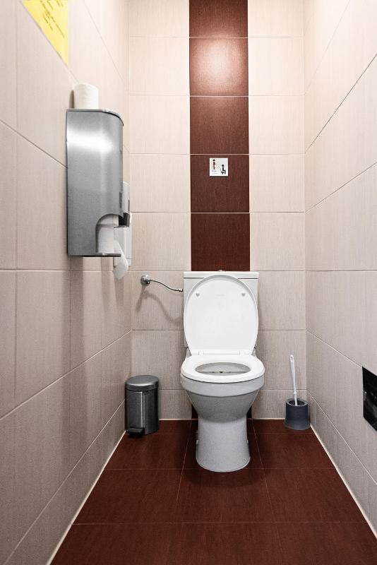 Single Room with Shared Toilet image 2