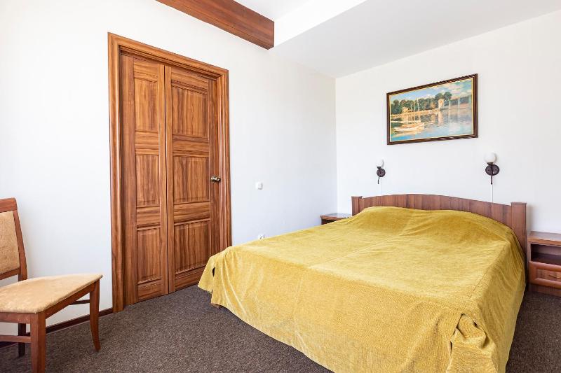 Classic Family Room image 1