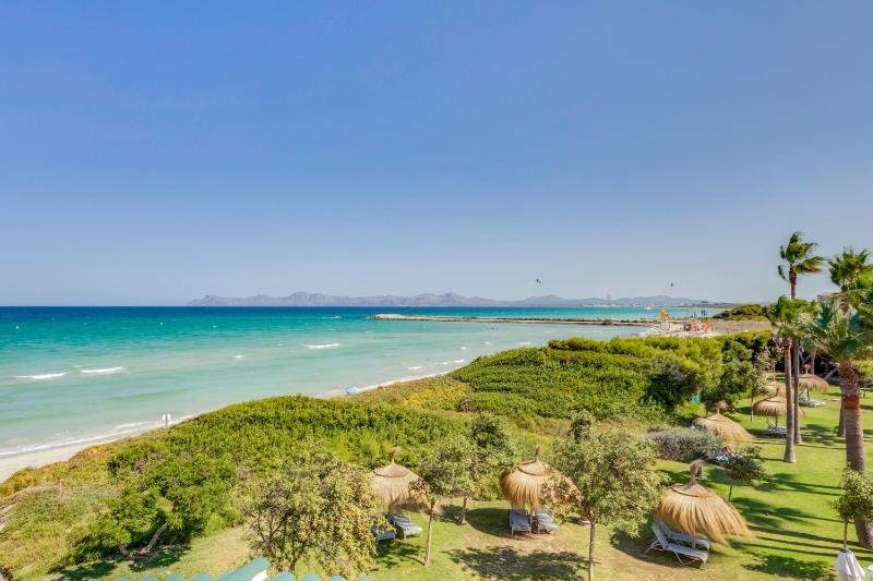 Superior Double Room with Lateral Sea View image 3