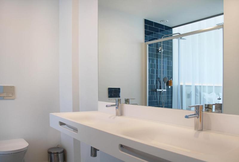 Premium Double Room image 3