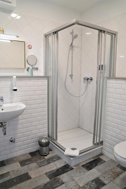 Doppelzimmer mit und ohne Klimaanlage (Check-In max. 20h/08:00p.m.) image 1