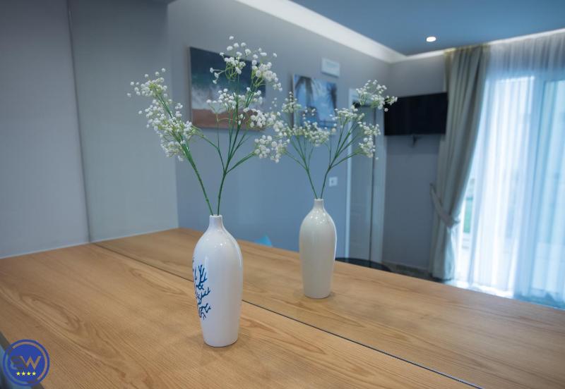 Family Room image 4