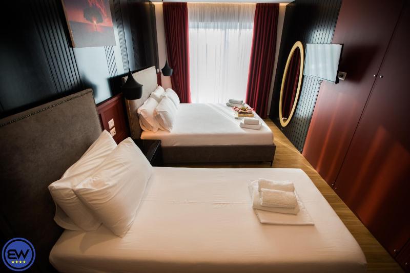 Deluxe Triple Room image 4