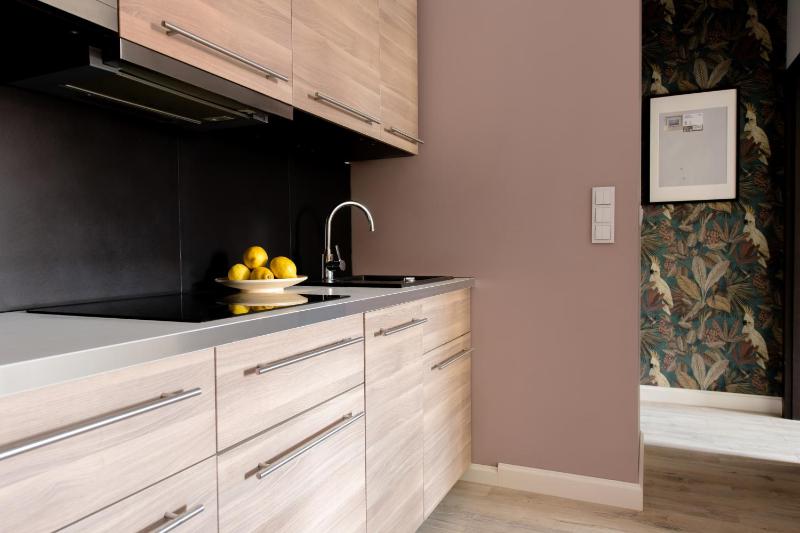 Elegant 2BR Amazing Old Town Views Plac Solny Walk to Rynek! Amenities - image 7