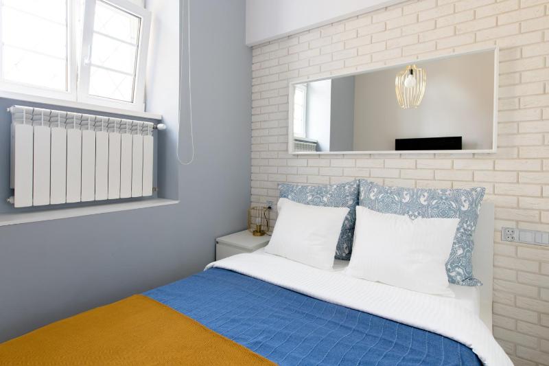 Elegant 2BR Amazing Old Town Views Plac Solny Walk to Rynek! Amenities - image 2