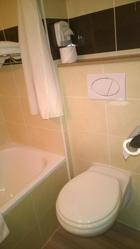 Twin Room image 3