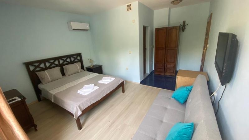 Double Room image 3