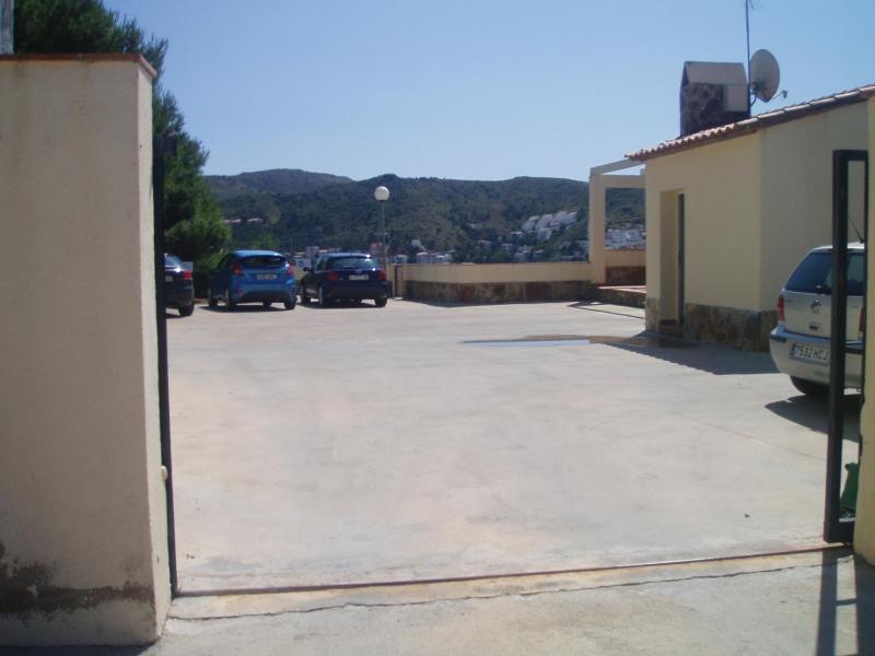 One-Bedroom Apartment image 1