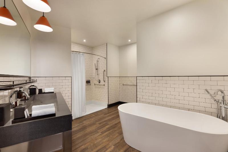 Two-Bedroom Premier Mobility Accessible Suite with 2 King Beds, Non-Smoking image 3