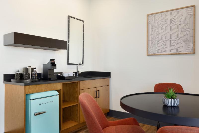 Two-Bedroom Premier Mobility Accessible Suite with 2 King Beds, Non-Smoking image 2