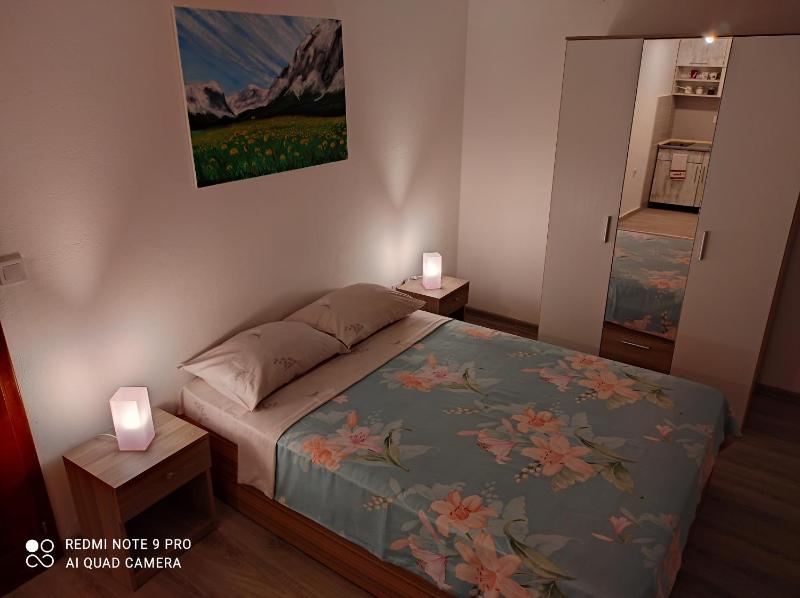 Studio with Garden View image 1