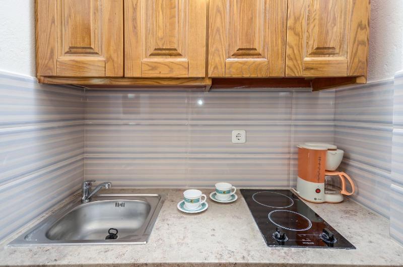Studio (2 Adults) image 4