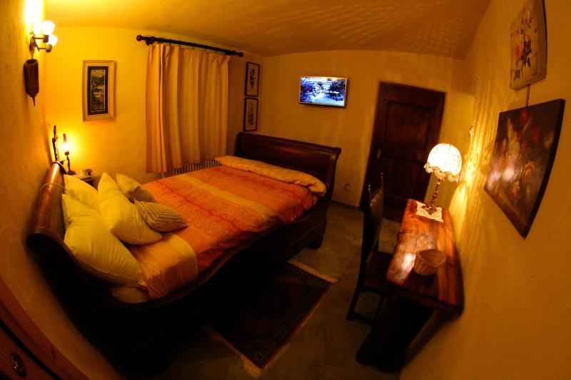 Double Room image 3
